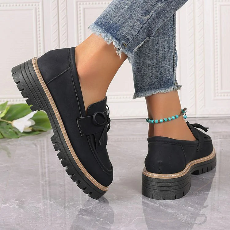 Mocassins de Bico Redondo em Cor Sólida com Franjas Decorativas