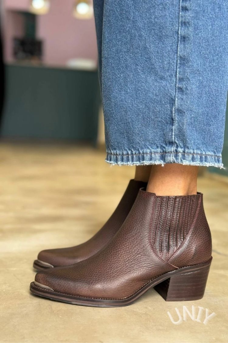 Botas de Tornozelo com Elástico Lateral em Pele Castanha Botas Grossas [Pré-Encomenda]