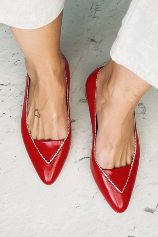 Rote Lackierte V-förmige Spitzflache [Vorbestellung]