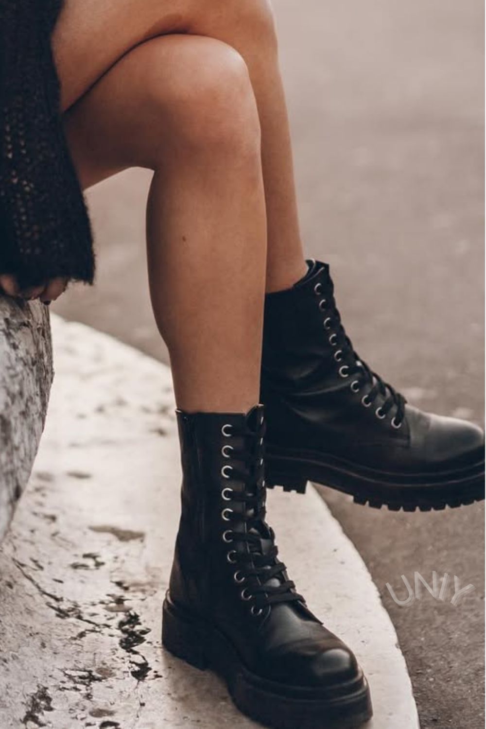 Stivali con plateau e lacci in pelle nera [Pre-ordine]