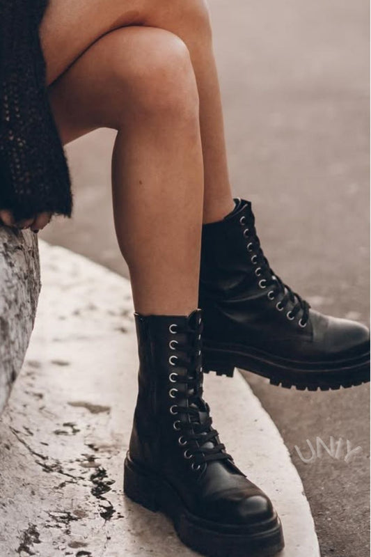 Botas Pretas de Pele com Atacadores e Plataforma Grossa [Pré-Encomenda]