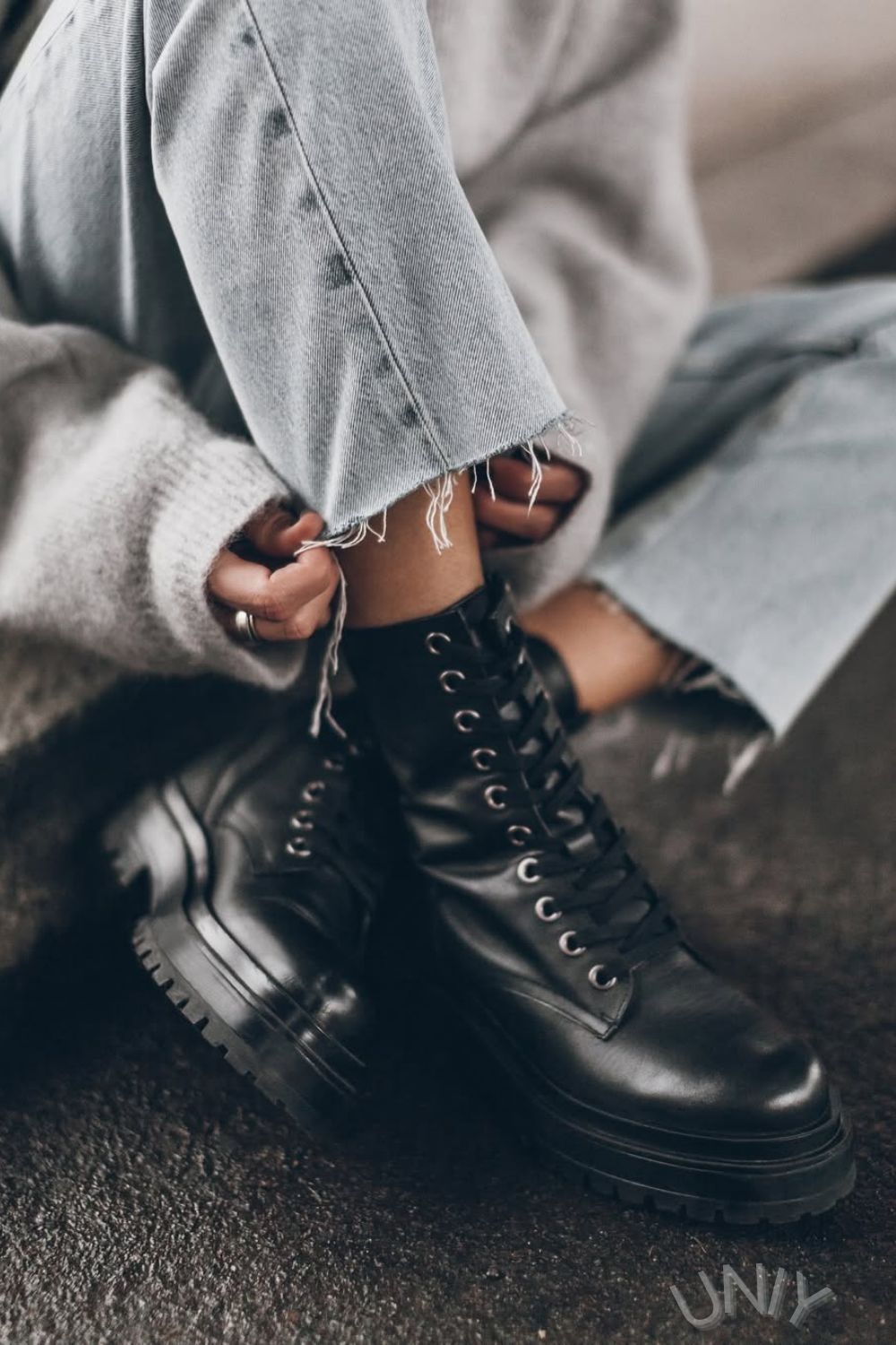 Stivali con plateau e lacci in pelle nera [Pre-ordine]