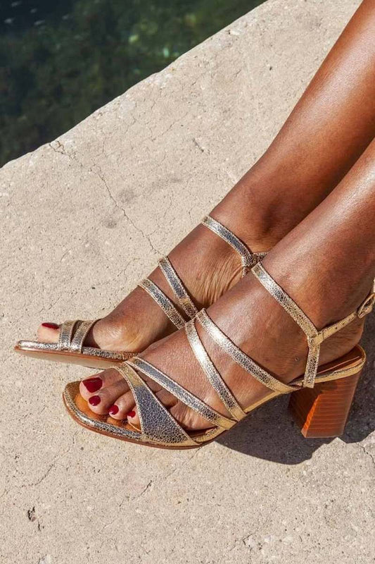 Sandales à talon bloc avec bride de cheville multiple métallique [Précommande]