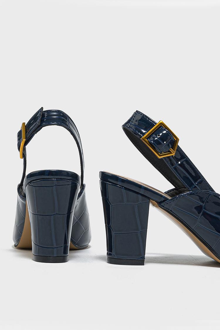 Scarpe con tacco grosso, cinturino con fibbia e stampa coccodrillo con punta aperta