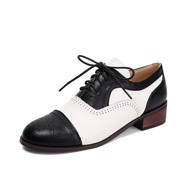 Oxford brogue con punta tonda e lacci colorblock e tacco basso a blocco