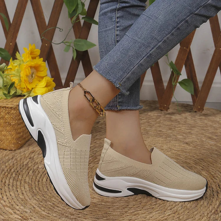 Scarpe casual da ginnastica con zeppa, punta rotonda, in maglia tinta unita