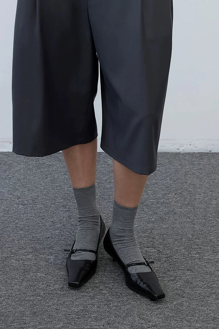 Cinturino sul collo del piede con fibbia, tinta unita, punta quadrata, tacco a gattino in pelle 