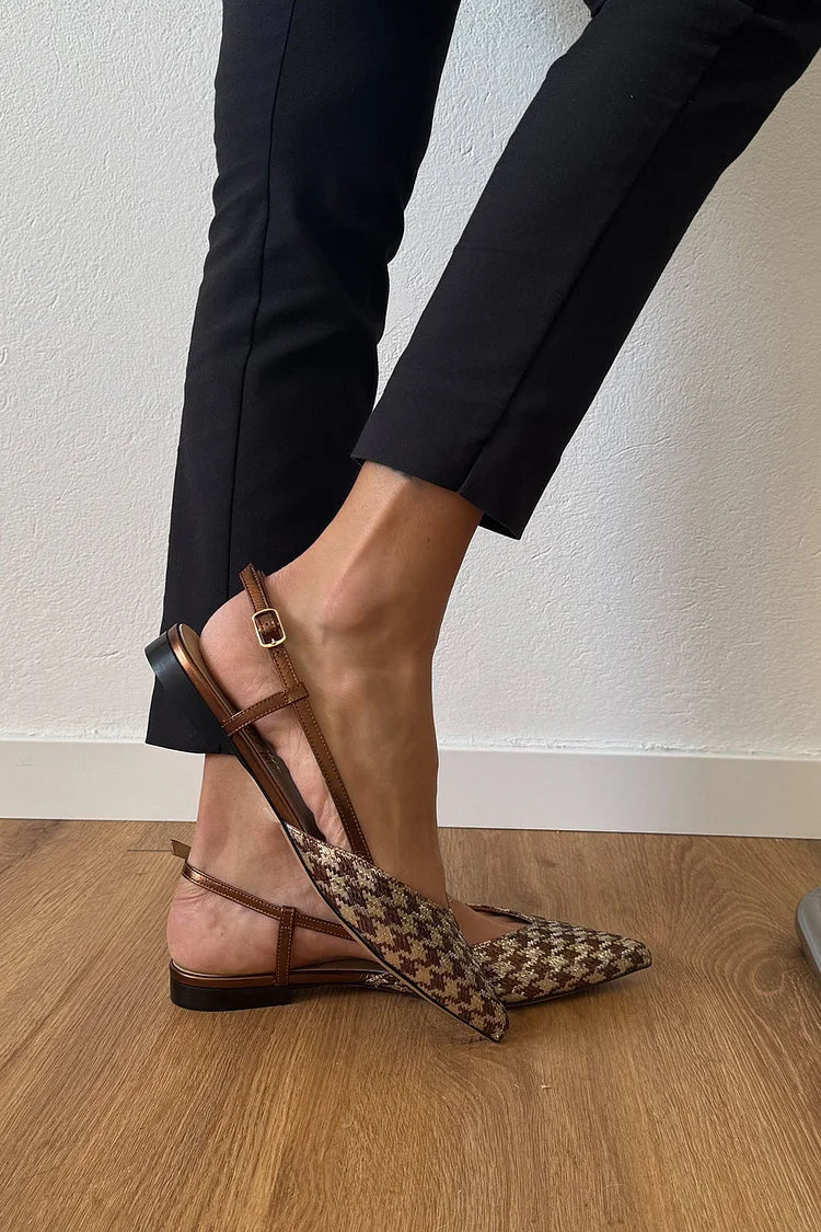 Ballerine marroni con punta affilata e cinturino posteriore con motivo pied de poule [Pre-ordine]