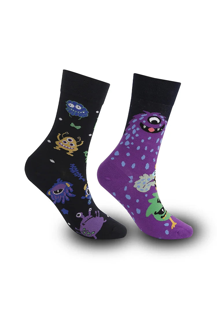 Calcetines de media pantorrilla con estampado geométrico de calaveras asimétrico y multicolor de Halloween 