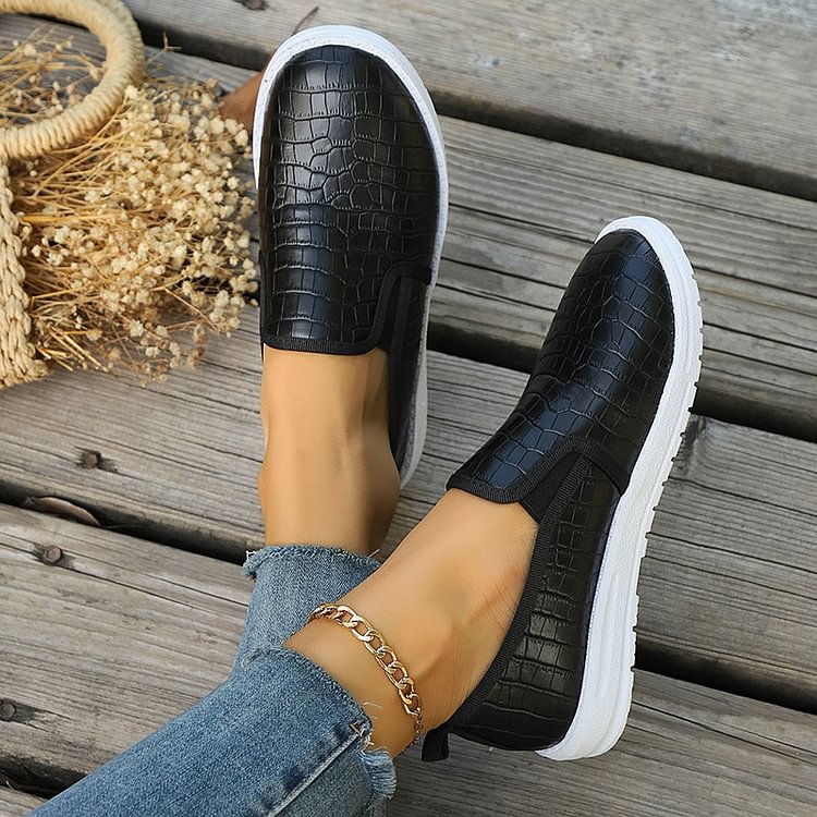 Crocodile Embossed Solid Color Round Toe Casual Loafers