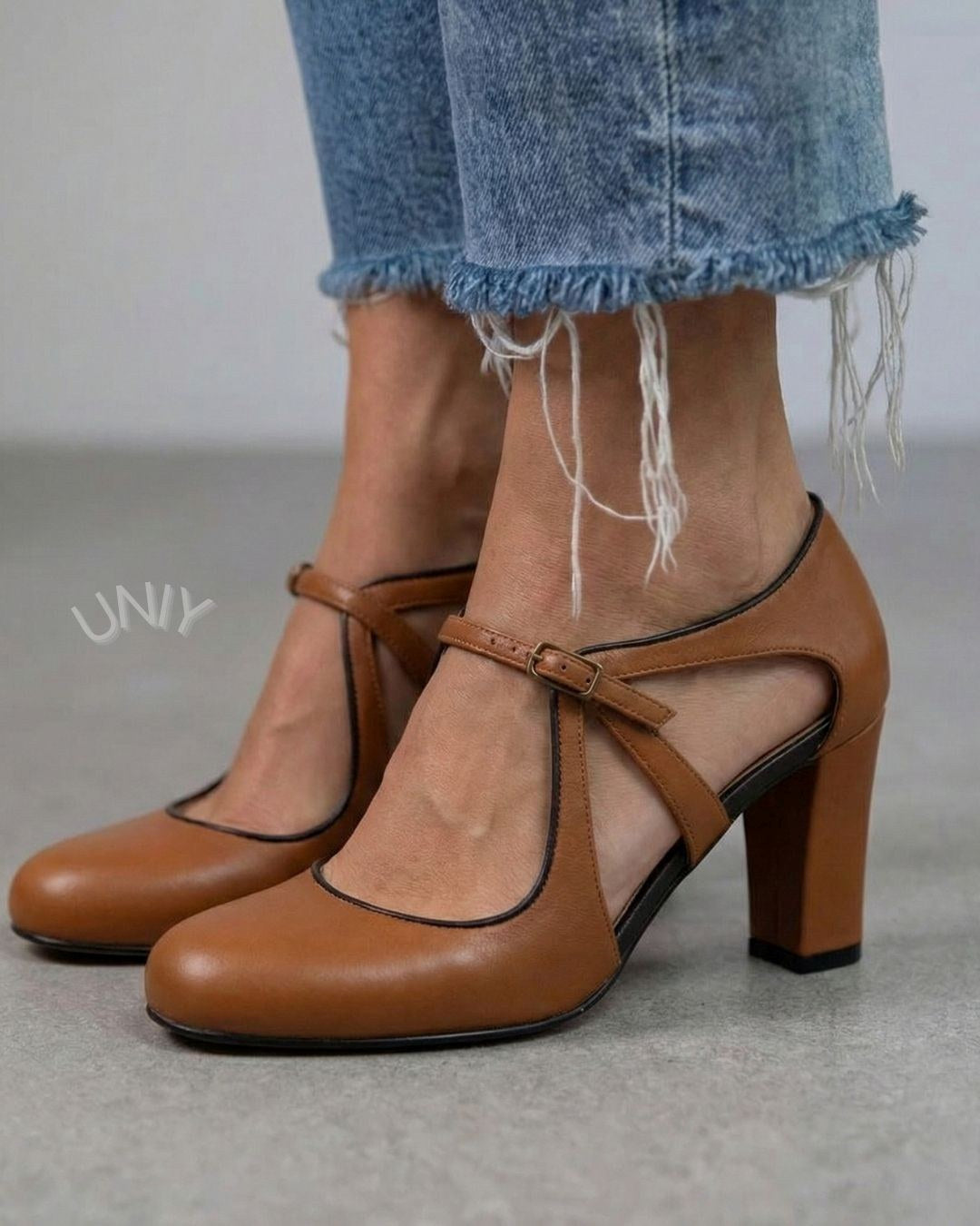 Scarpe con tacco a blocco e punta rotonda multicinturino marrone vintage