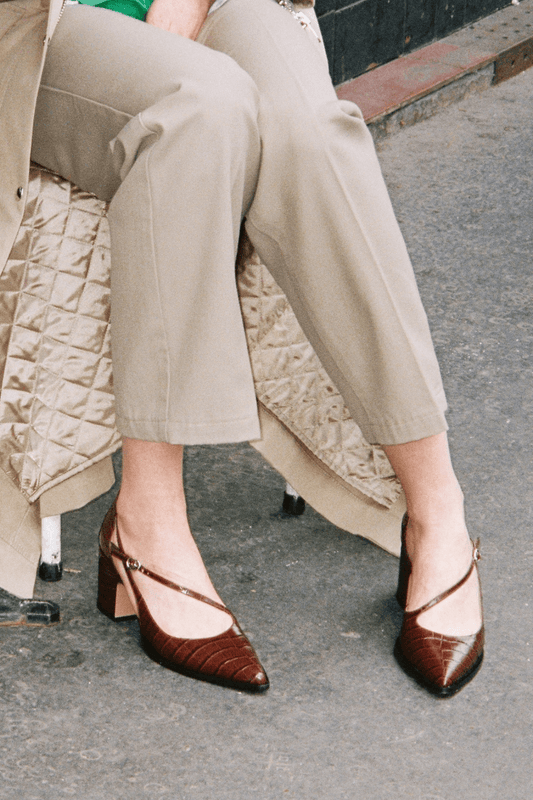 Scarpe col tacco a blocco con punta a punta e stampa coccodrillo marrone [Pre-ordine]