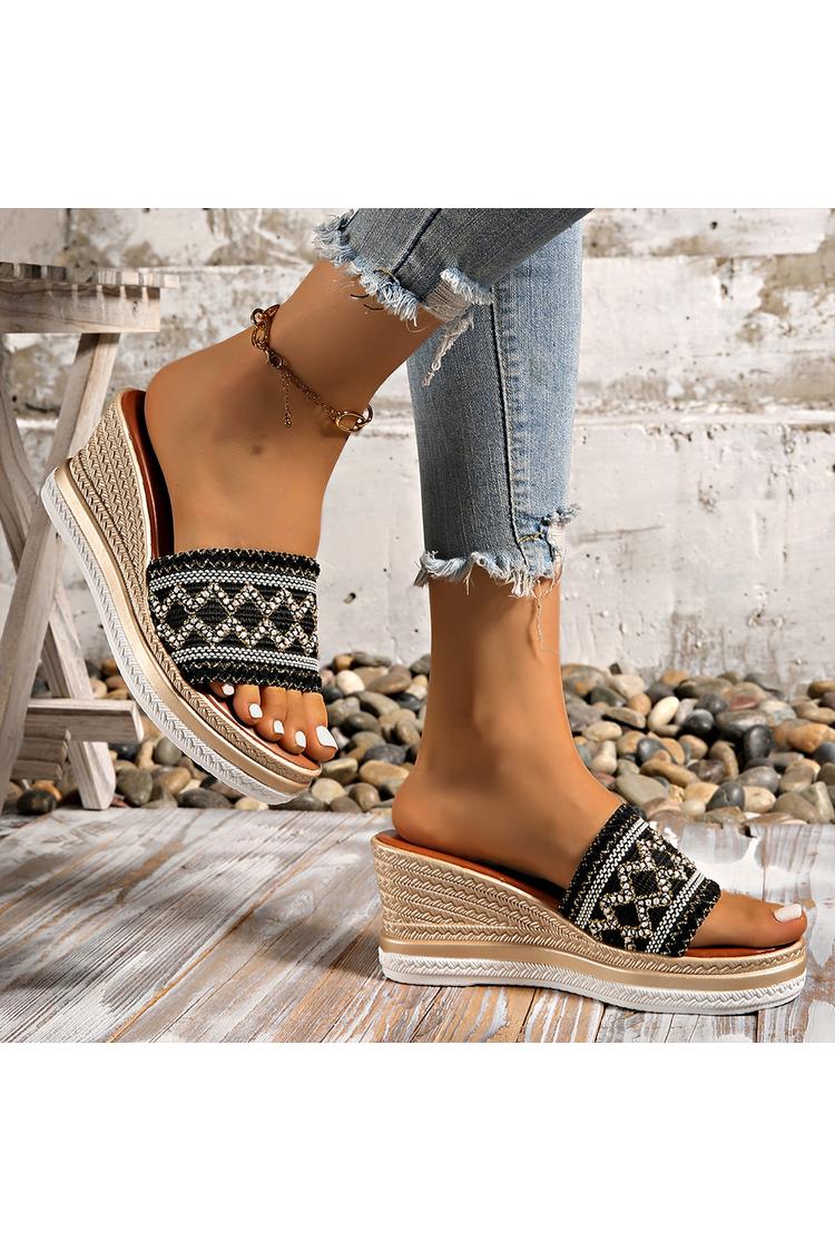 Pantofole casual con zeppa e punta rotonda in stile boho con motivo multicolore 