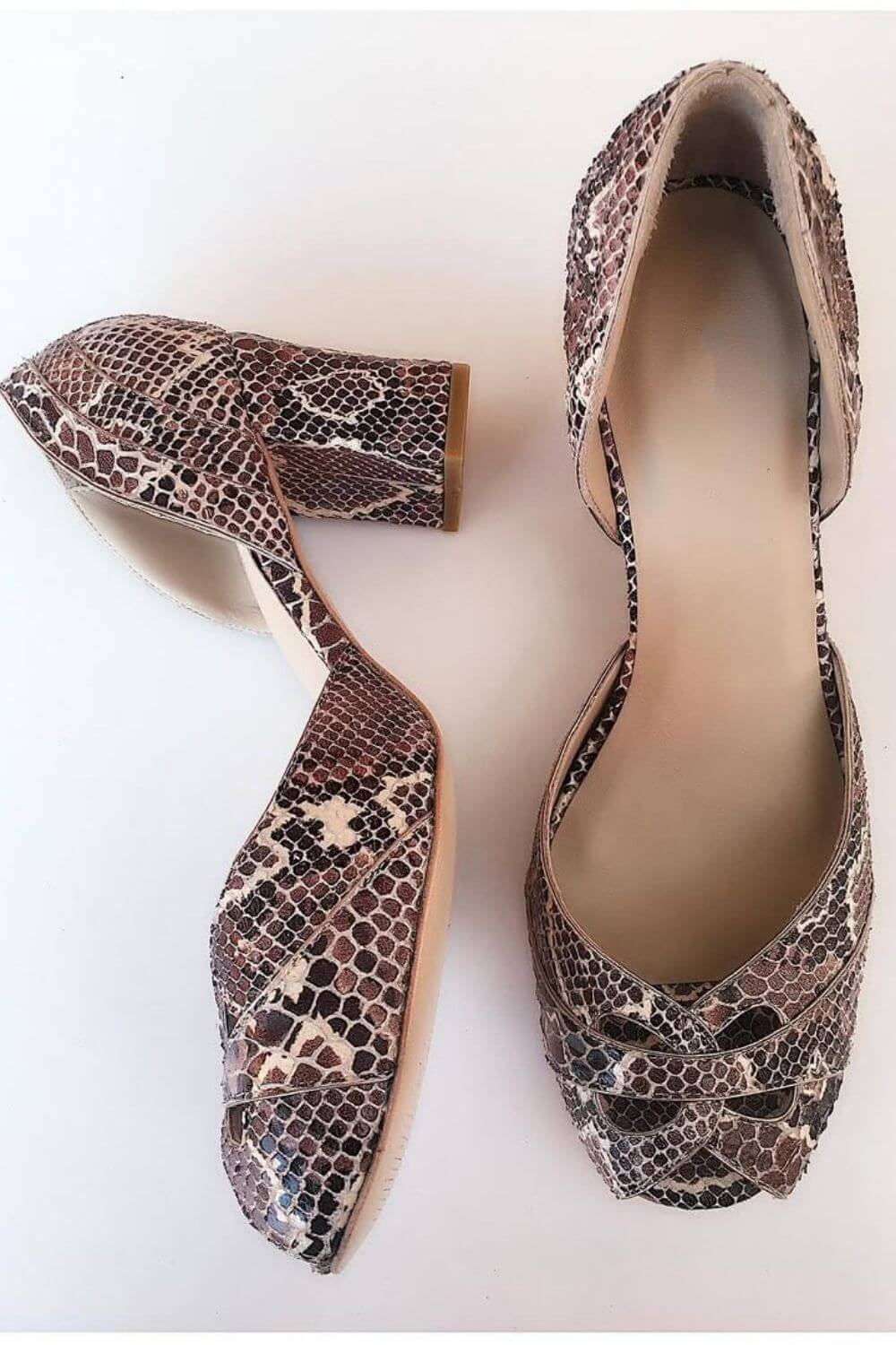 Scarpe con tacco grosso in stile retrò con punta aperta e stampa serpente [Pre-ordine]