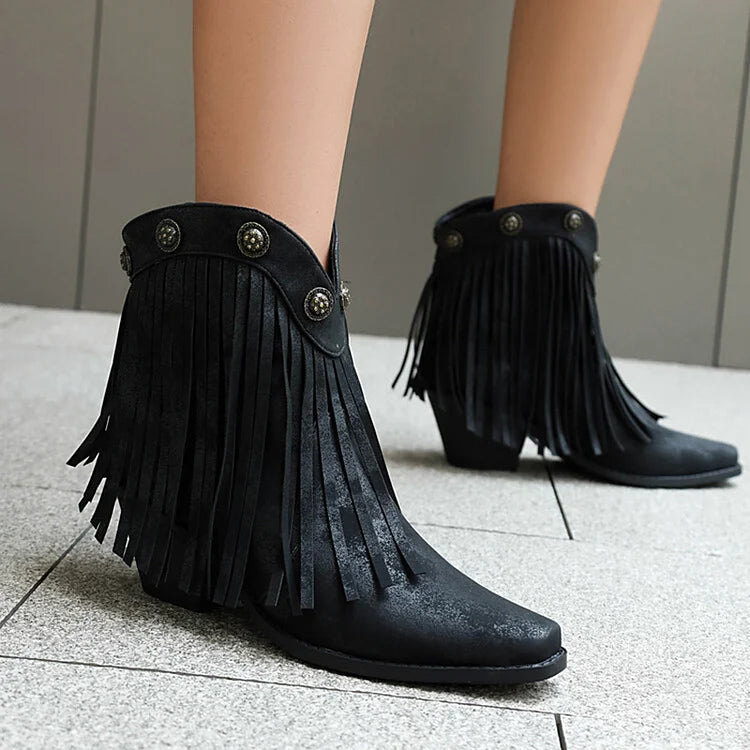 Ankle Boots mit Fransenbesatz und metallischen Nieten und eckiger Zehenpartie und klobigem Absatz