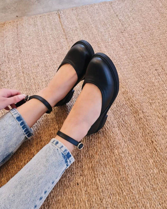 Klassische schwarze Pumps mit rundem Zehenbereich und niedrigem Absatz [Vorbestellung]