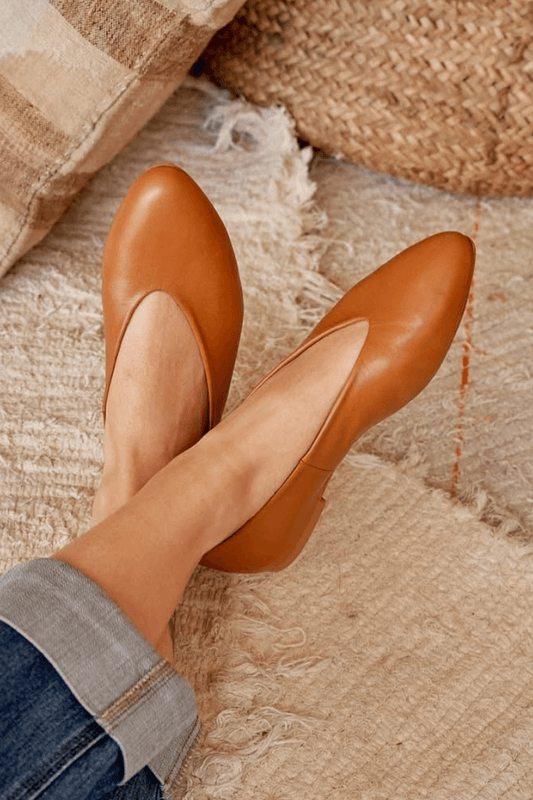 Minimalistyczne komfortowe baleriny z sztucznej skóry w kolorze migdałowym [Przedsprzedaż]