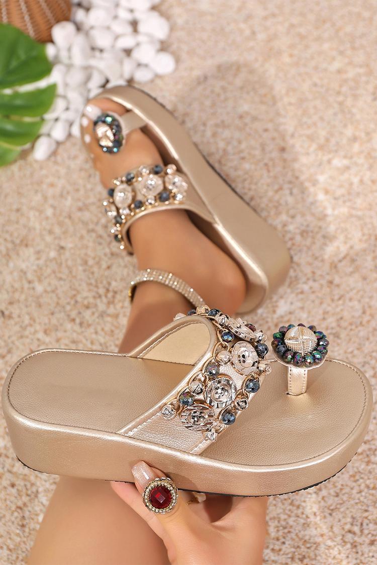 Ciabatte da spiaggia casual con zeppa, con perline metalliche lucide e decorazioni ad anello per le dita dei piedi