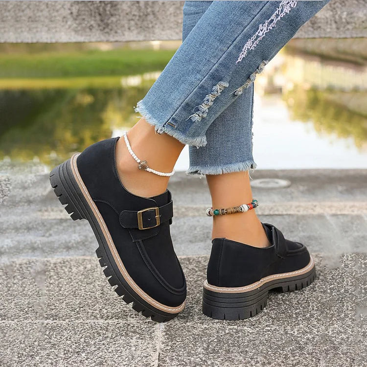 Paski z klamrą w stylu patchwork, mokasyny z okrągłym noskiem w jednolitym kolorze