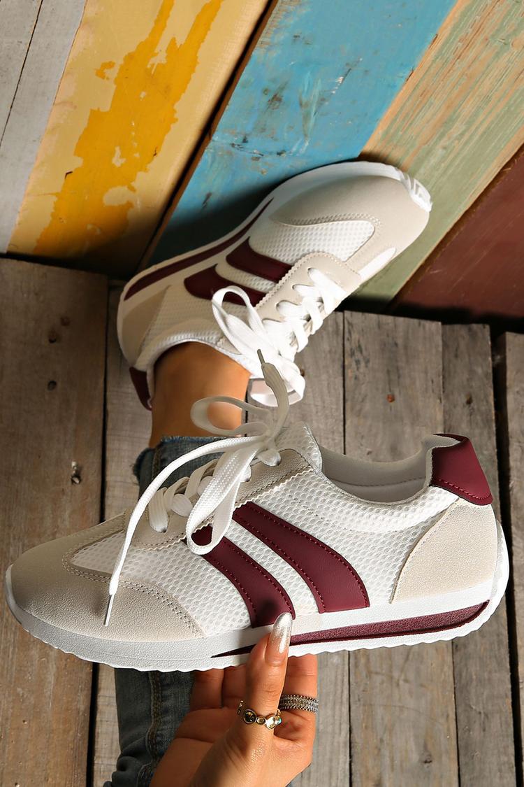 Sneakers traspiranti con punta tonda e lacci, con patchwork colorblock 