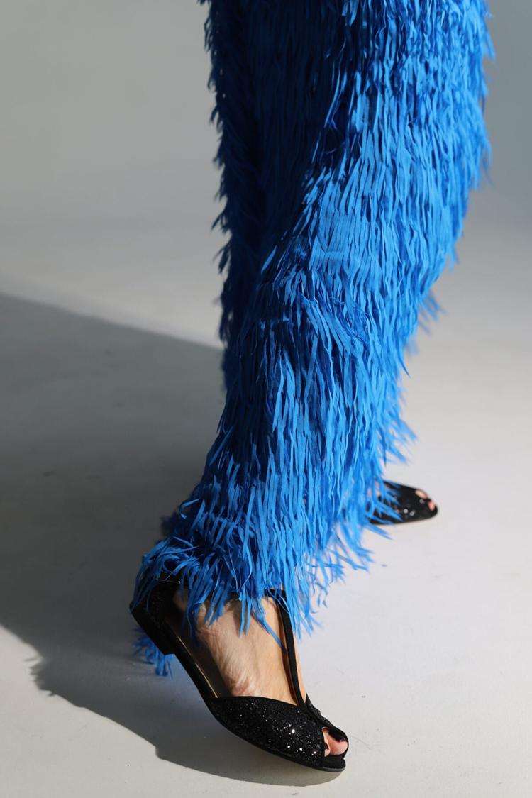 Glänzende T-Riemen Schnallen Peeptoe Schwarze Sandalen [Vorbestellung]