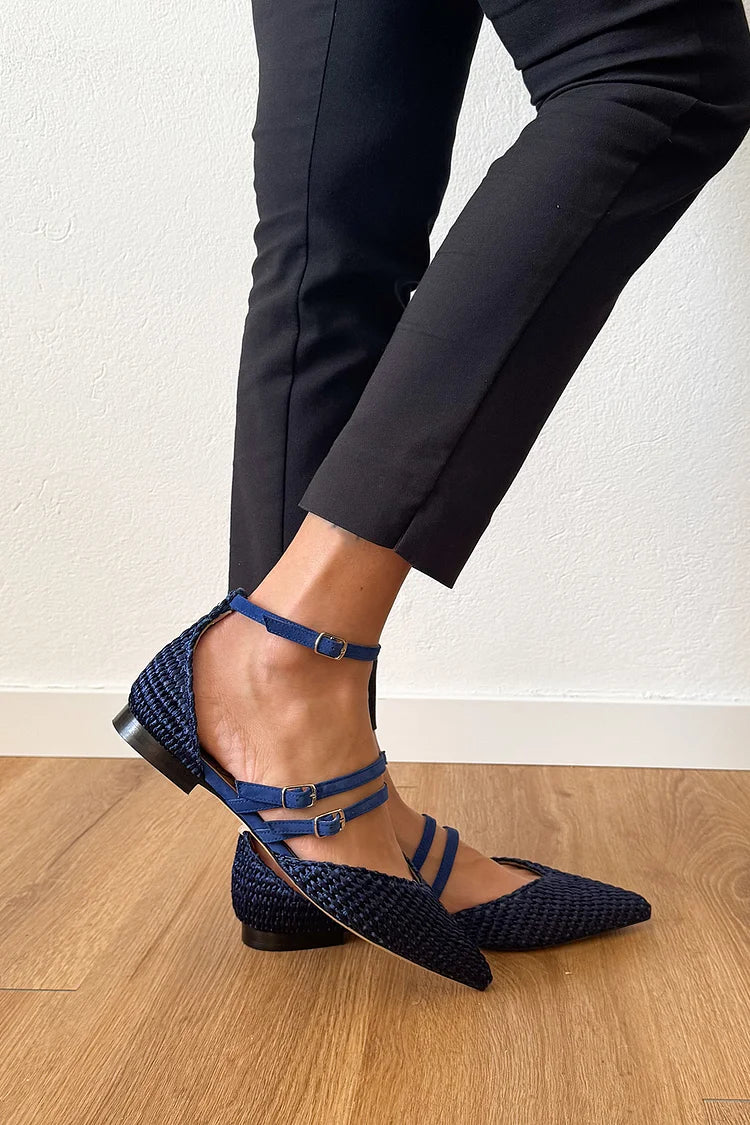 Sapatilhas Azuis Marinho com Biqueira Pontiaguda e Fivelas de Tiras Múltiplas Entrelaçadas