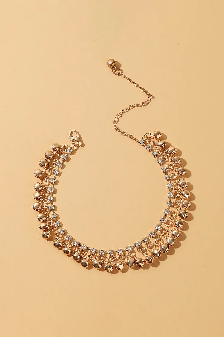 Cavigliera alla moda con frange a campana e lucentezza metallica con decorazioni in strass 