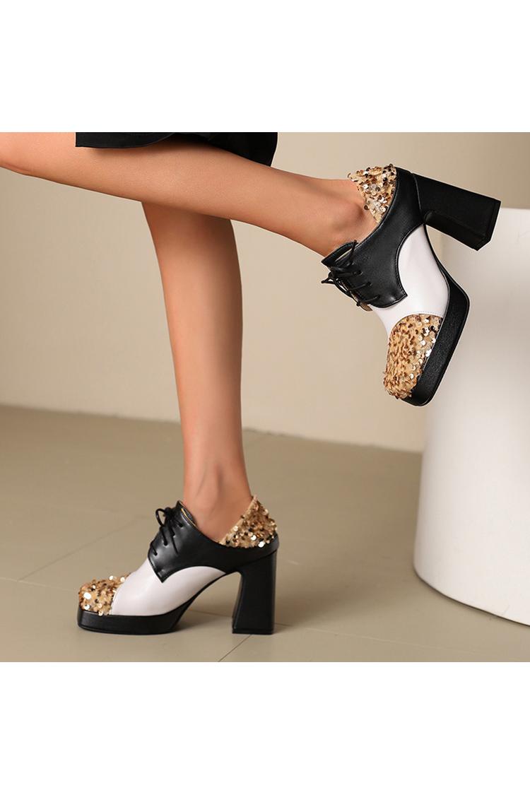 Talons épais à lacets colorblock avec patchwork décoré de sequins et bout carré