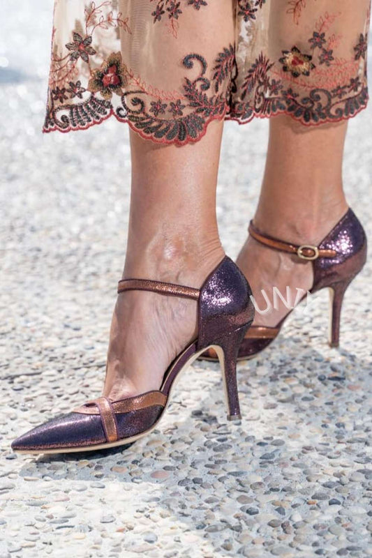 Scarpe con tacco color block e cinturino alla caviglia con finiture dorate [Pre-ordine]