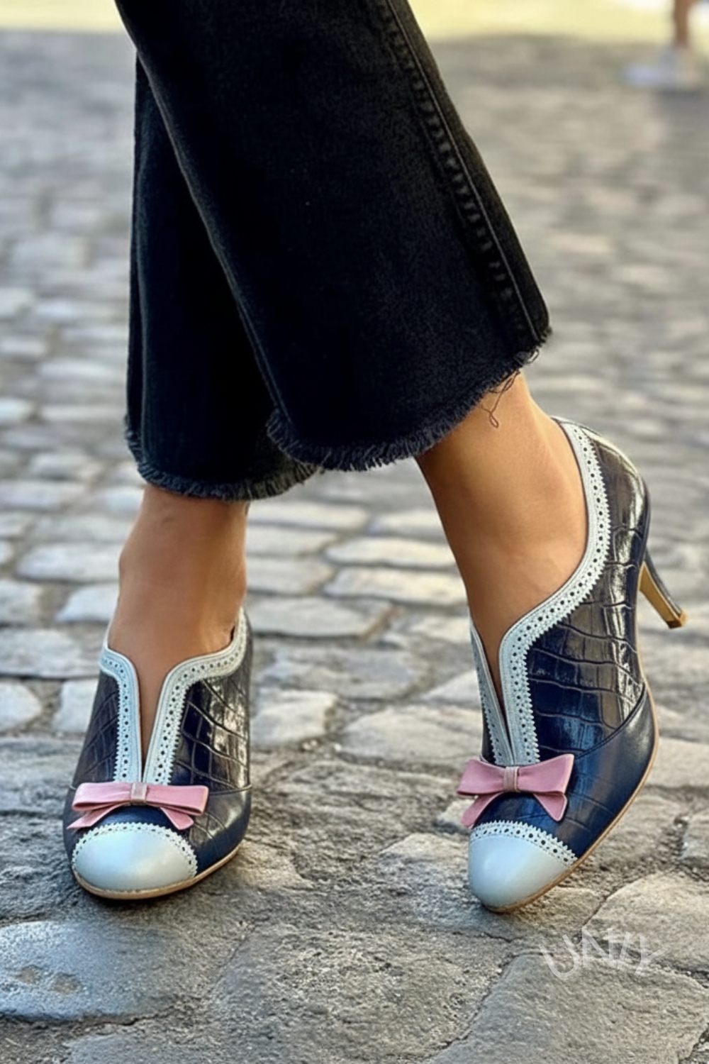 Elegante zweifarbige spitze Absätze [Vorbestellung]