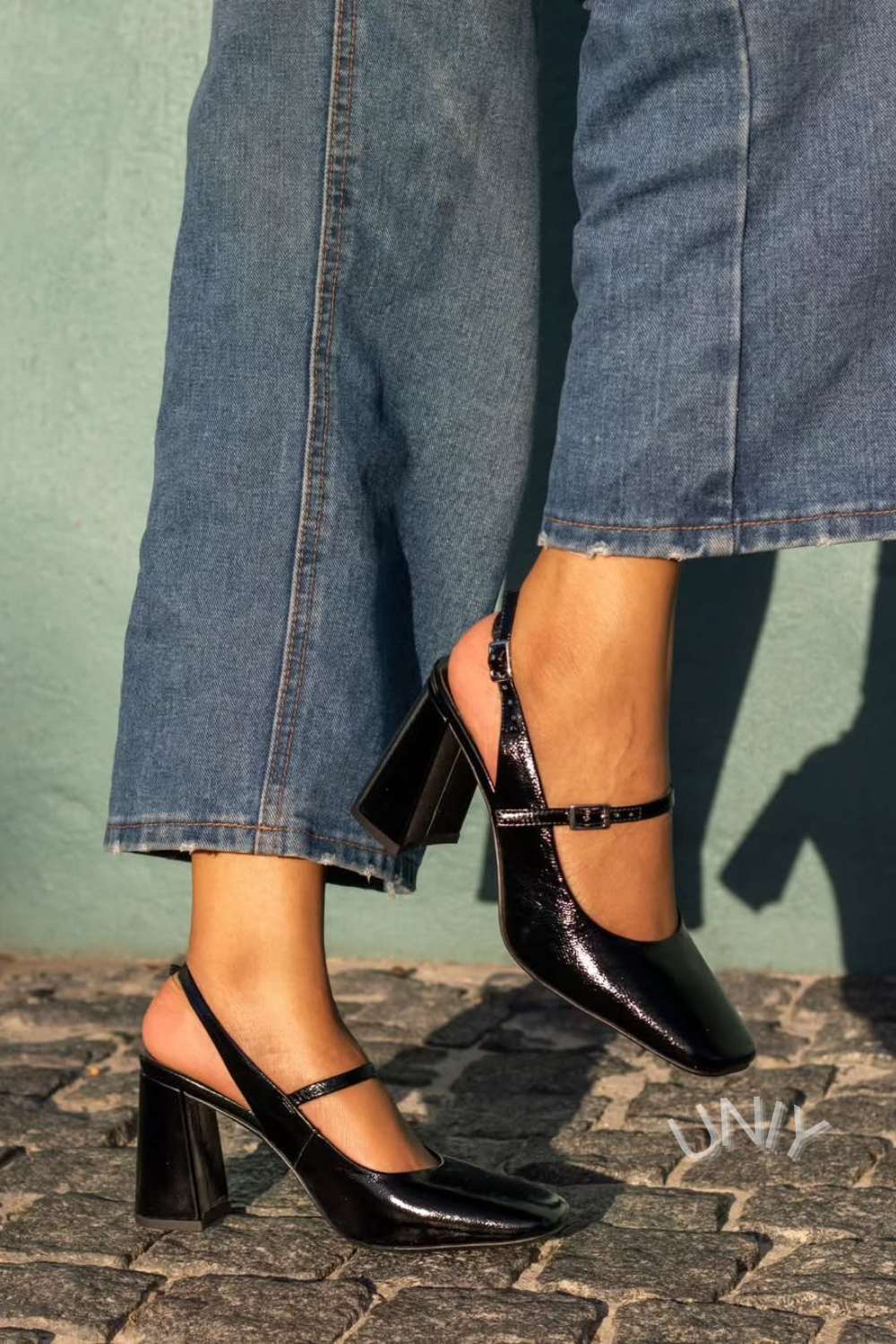 T-Riemen schwarze Lackleder Blockabsätze [Vorbestellung]