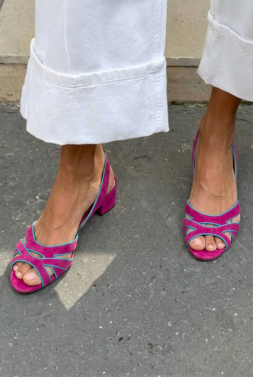 Sandales basses à talons blocs avec découpes entrelacées et bout ouvert [Précommande]