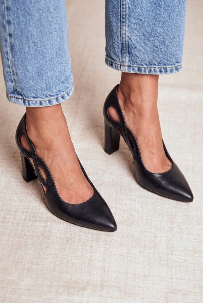 Cutout Side Pointed Toe Closed Back Black Chunky Heels [Pre Order]