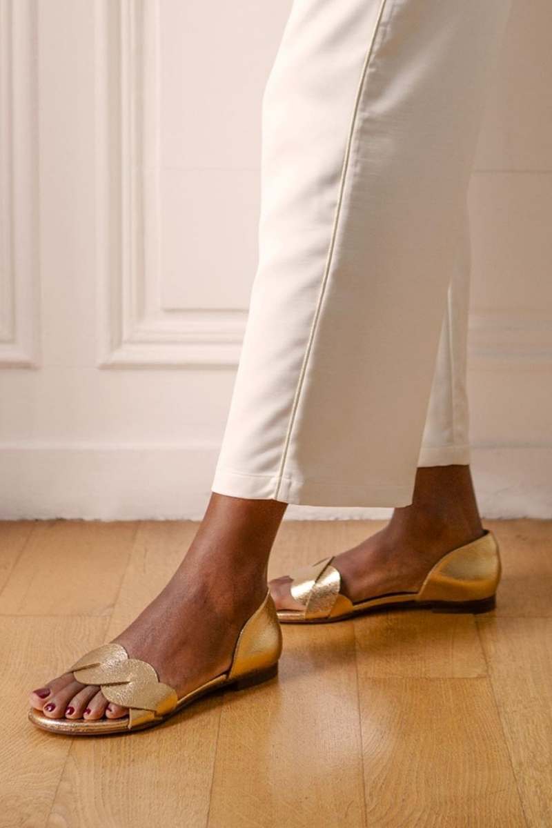 Sandales plates à bout ouvert avec bride tressée métallique [Précommande]