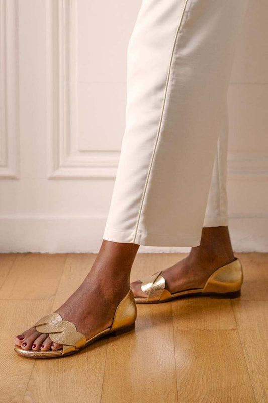 Sandales plates à bout ouvert avec bride tressée métallique [Précommande]