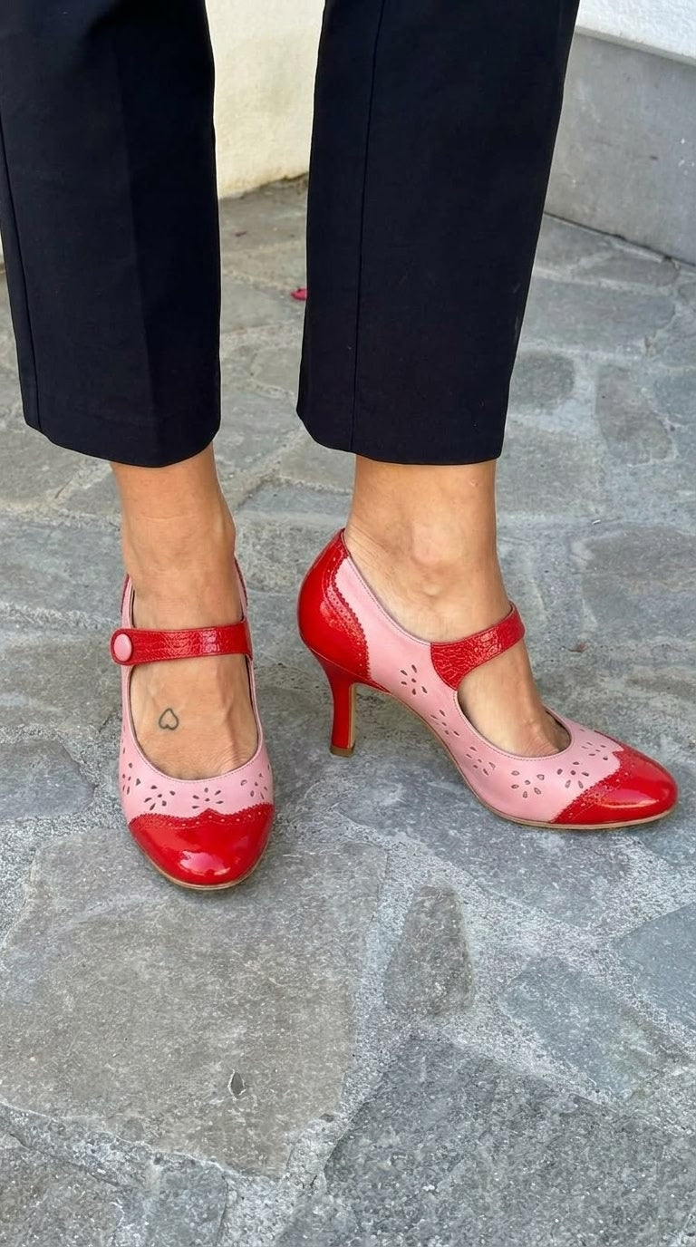 Saltos Mary Jane em Verniz Bicolor Rosa e Vermelho com Perfurações e Estilo Brogue [Pré-Encomenda]