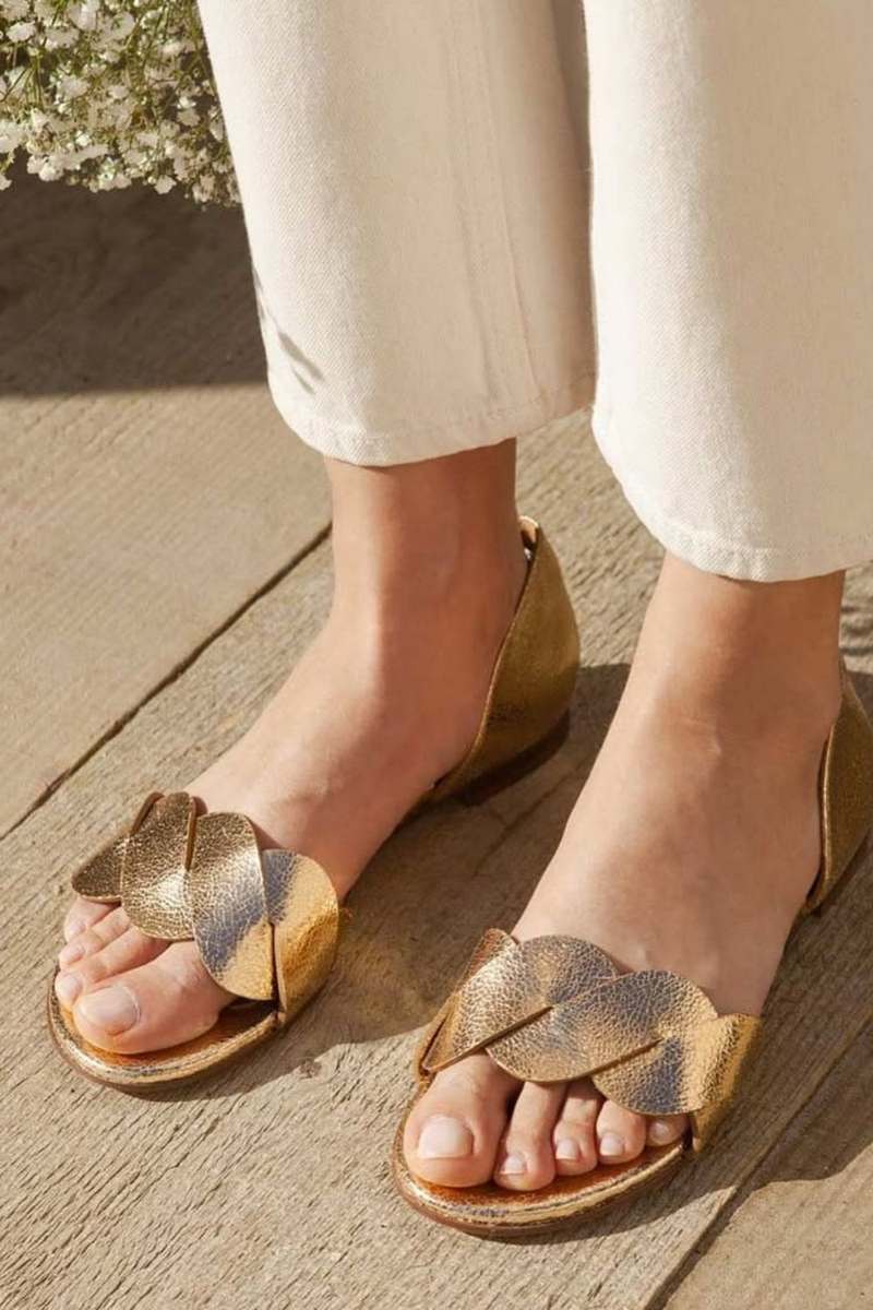 Sandales plates à bout ouvert avec bride tressée métallique [Précommande]