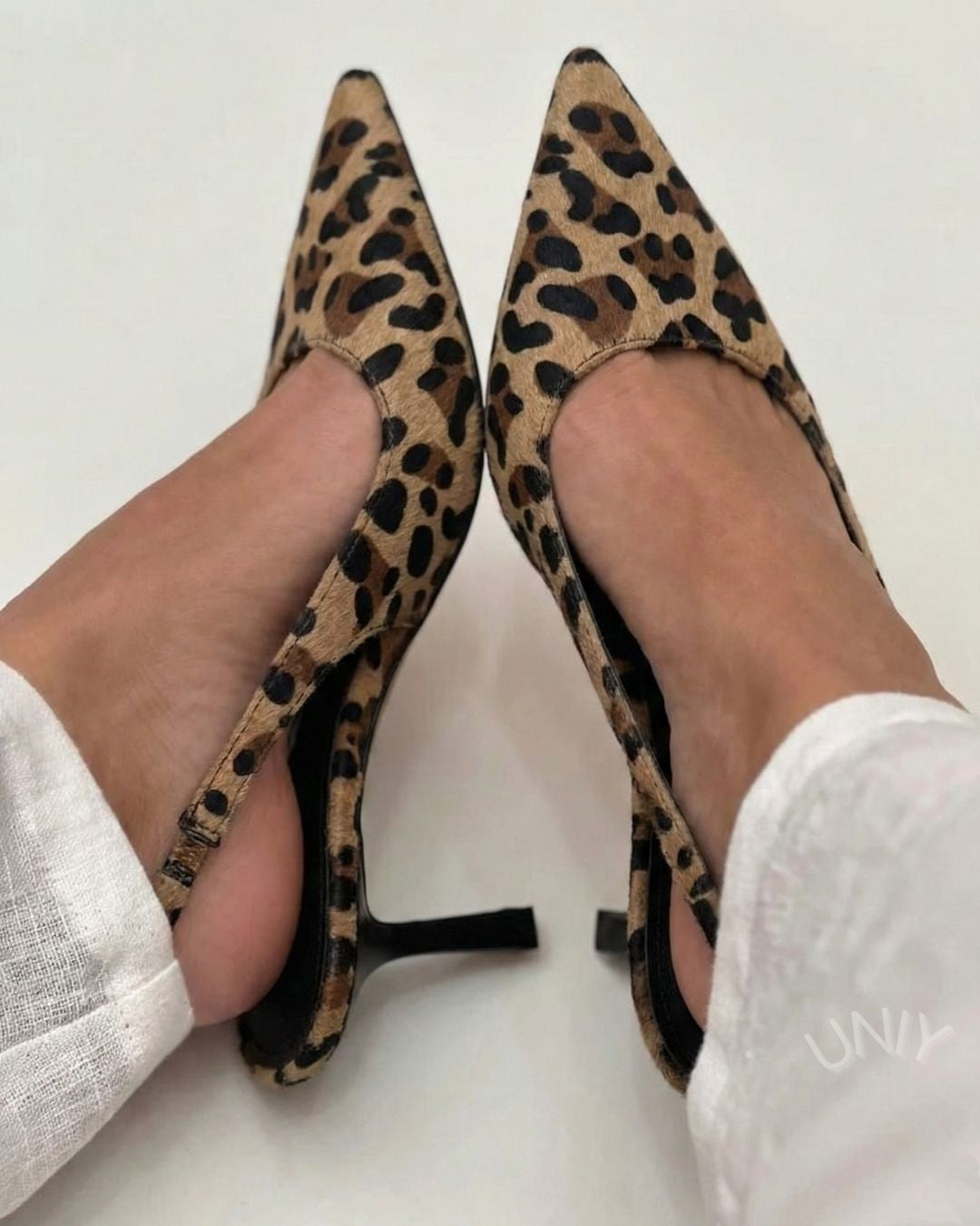 Elegante Slingback-Kitten-Heels mit spitzer Zehenpartie und Leopardenmuster