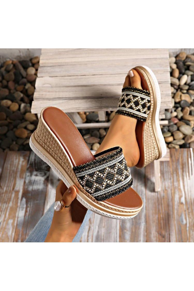 Pantofole casual con zeppa e punta rotonda in stile boho con motivo multicolore 