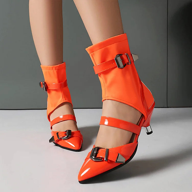 Sandali alti con cinturini multipli colorblock e fibbie, punta affilata 