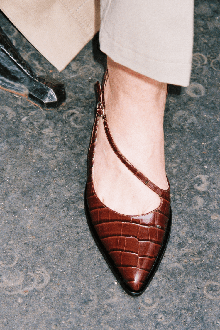 Scarpe col tacco a blocco con punta a punta e stampa coccodrillo marrone [Pre-ordine]