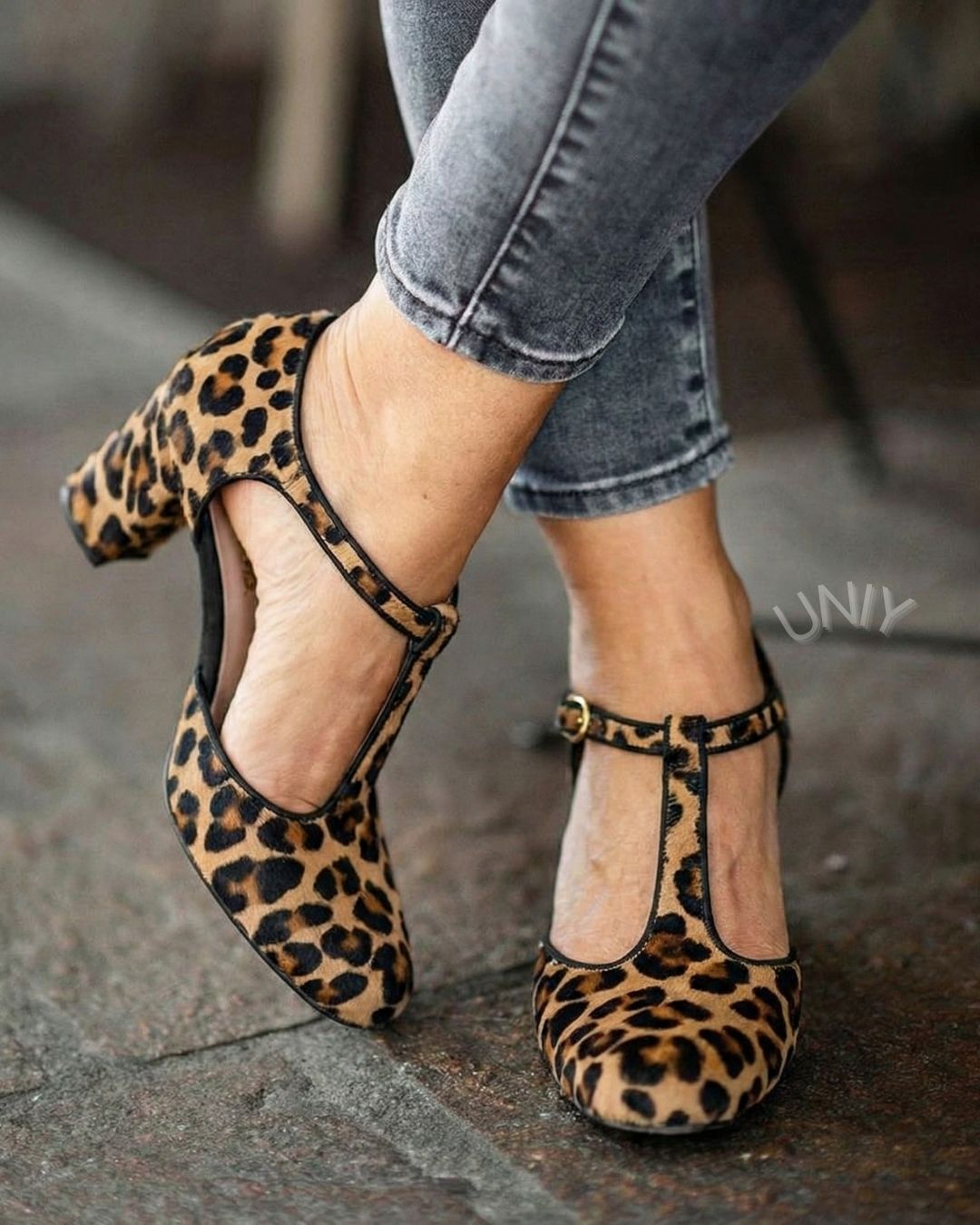 Zapatos Mary Jane de tacón cuadrado con tiras en T y estampado de leopardo y punta redonda [Reserva] 