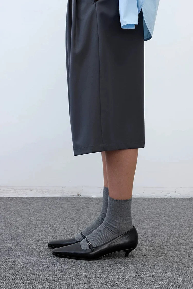 Cinturino sul collo del piede con fibbia, tinta unita, punta quadrata, tacco a gattino in pelle 