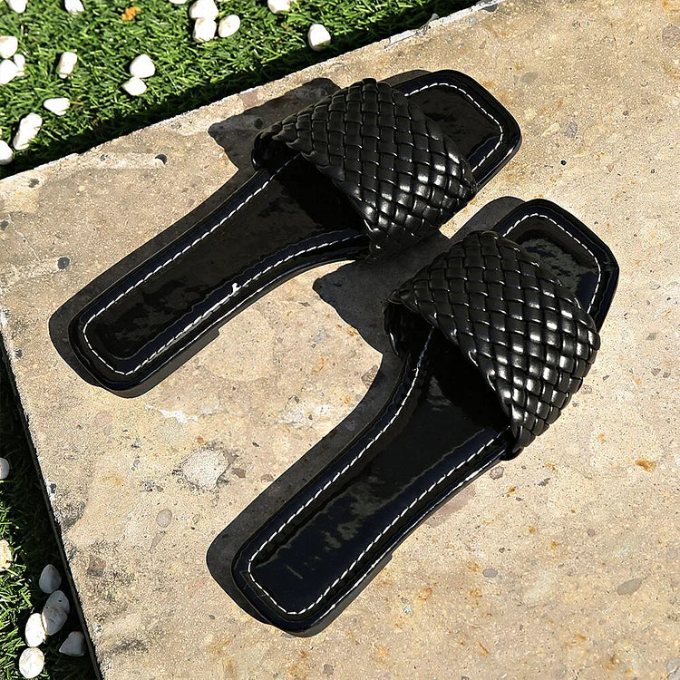 Pantofole casual con punta quadrata e dettagli in tessuto a tinta unita 