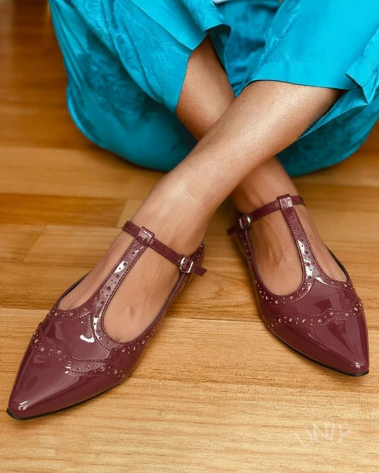 Vintage burgunder blomsterutskjæring T-rem elegante flate sko