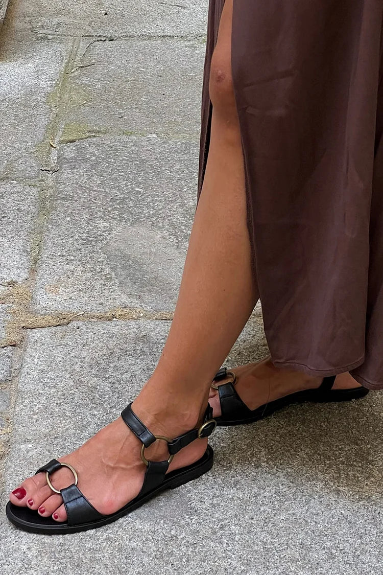 Sandali neri con punta tonda e cinturino alla caviglia con patchwork a O [Pre-ordine]