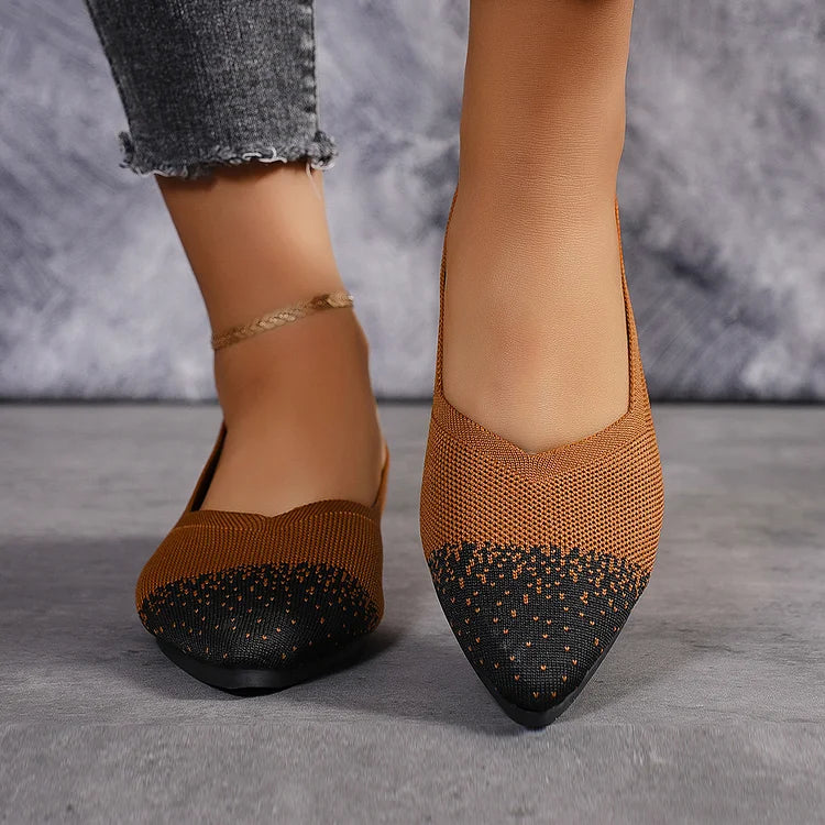 Ballerine traspiranti con punta affilata e lavorazione a maglia colorblock