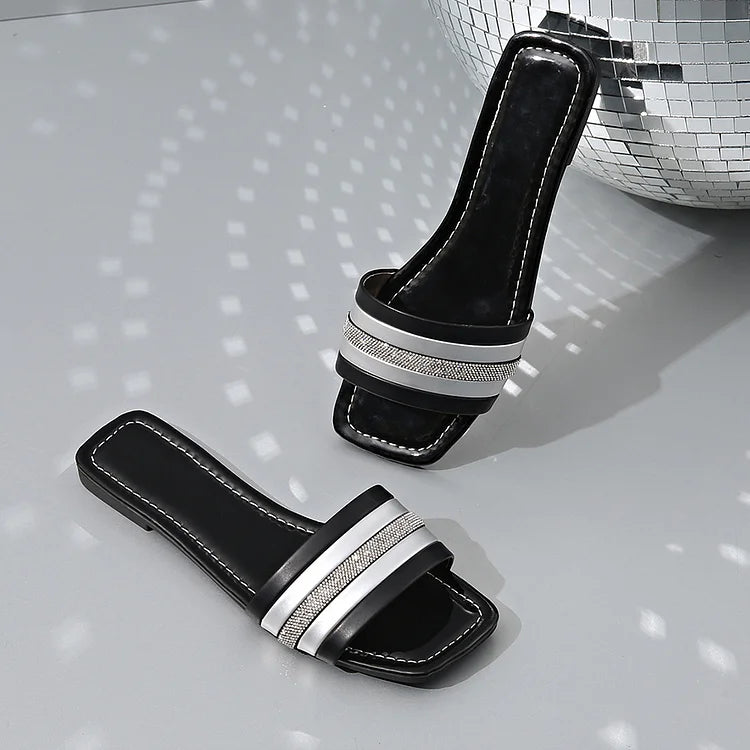 Klapki plażowe z kwadratowym noskiem, ozdobione kolorowymi kryształkami