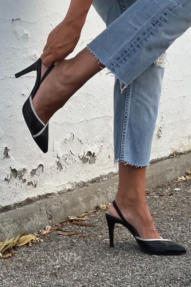 Eleganti scarpe nere con tacco a spillo e punta affilata [Pre-ordine]
