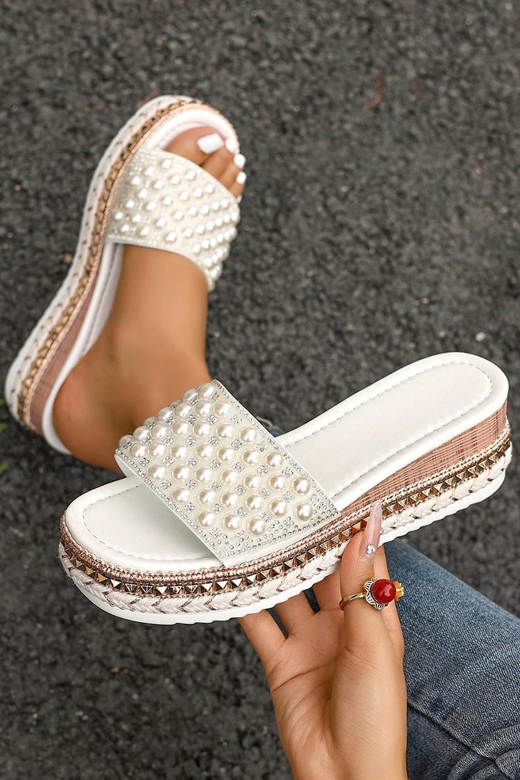 Pantofole casual con zeppa e punta rotonda con rivetti in metallo perlato